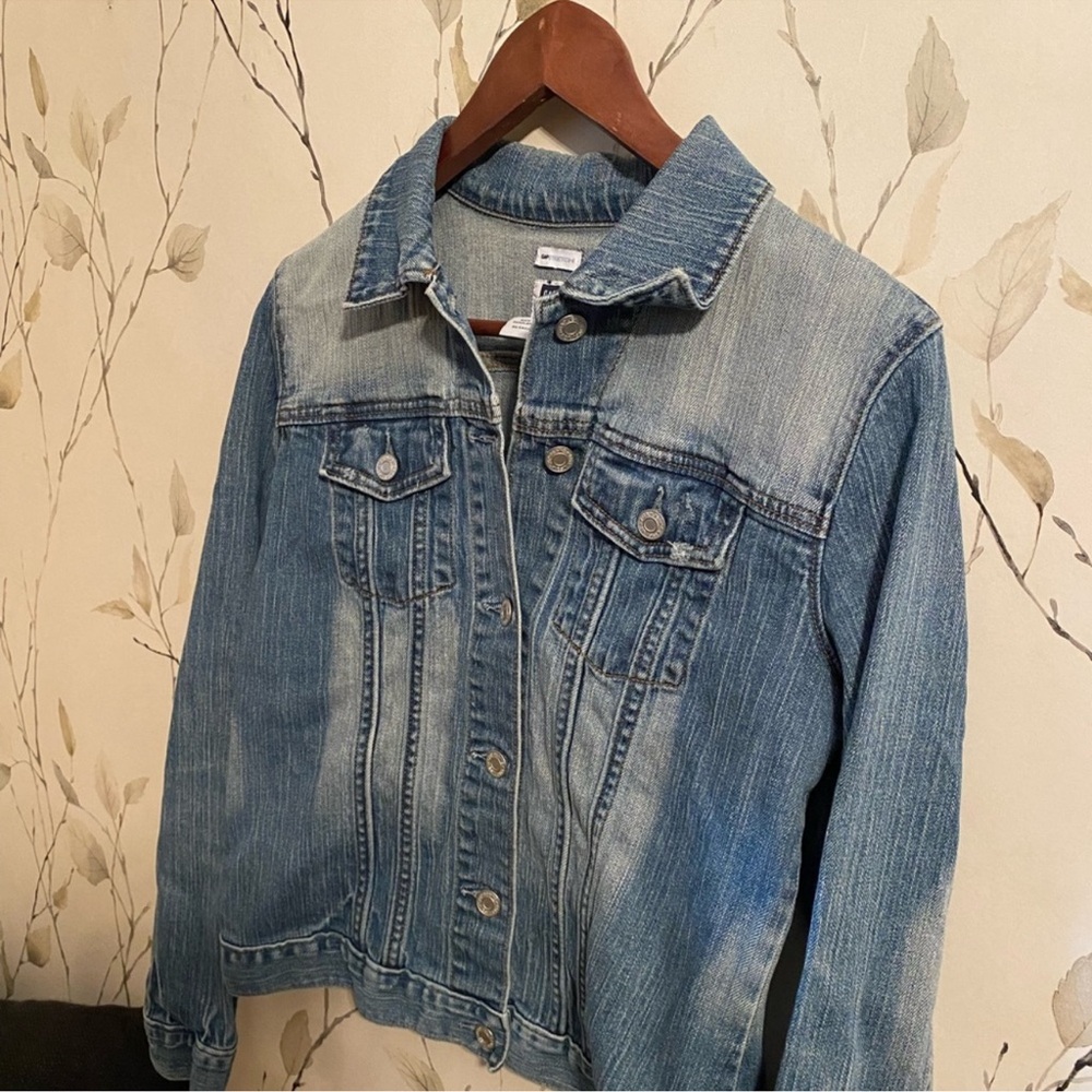 GAP Blue Jean Jacket Traditional Design